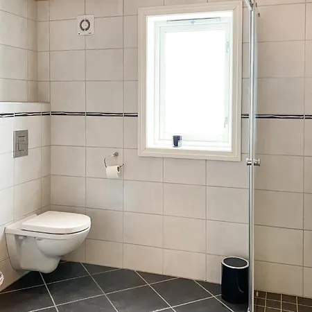 4 Bedroom Awesome In * Nordfjordeid