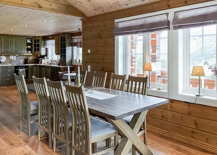 4 Bedroom Awesome In Feriehus Nordfjordeid