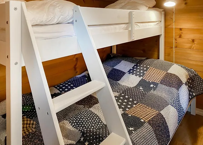 Feriehus 4 Bedroom Awesome In Nordfjordeid