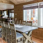 4 Bedroom Awesome In Hébergement de vacances Nordfjordeid