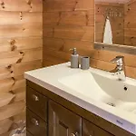 Hébergement de vacances 4 Bedroom Awesome In *